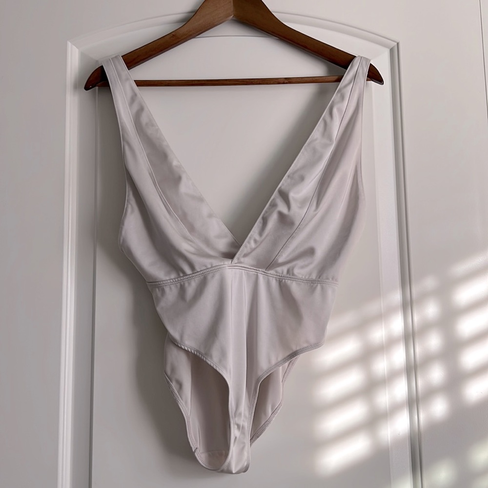 Deep v bodysuit in great condition